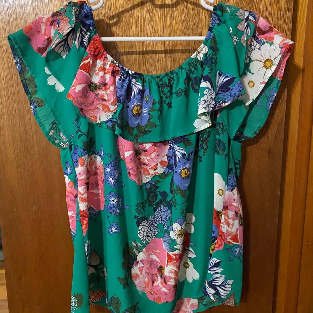 Worn once flowy floral top!